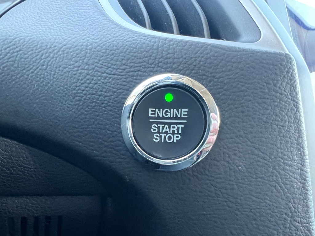 2022 Ford Edge SEL photo 12