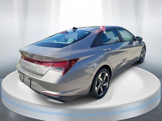 2023 Hyundai Elantra SEL photo 4