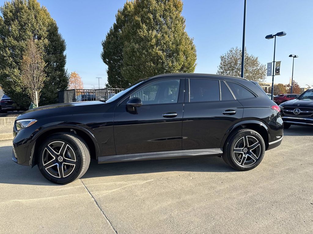 2026 Mercedes Benz GLC 300 4MATIC photo 2