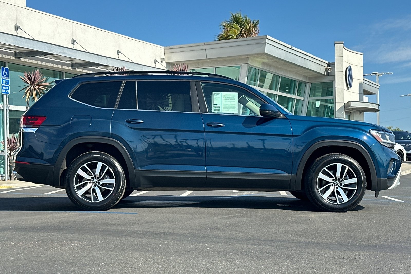 2022 Volkswagen Atlas SE photo 3