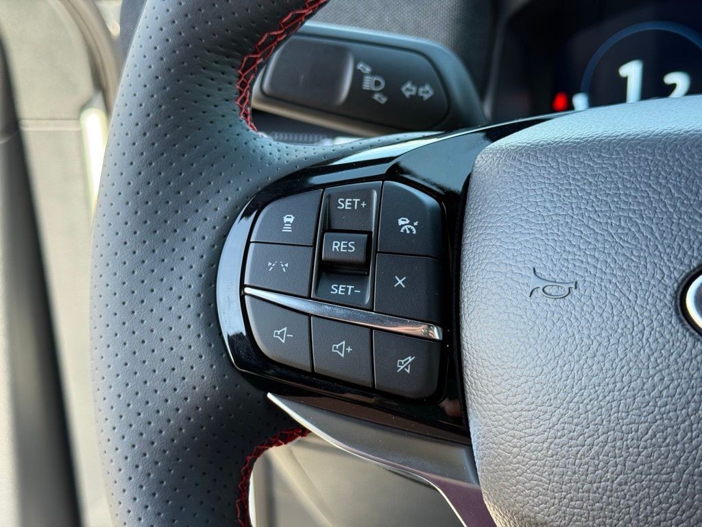 2025 Ford Explorer ST-Line photo 12