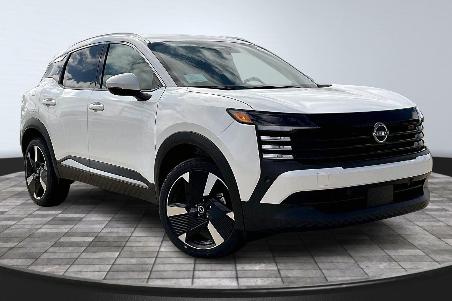 2025 Nissan Kicks SR photo 2