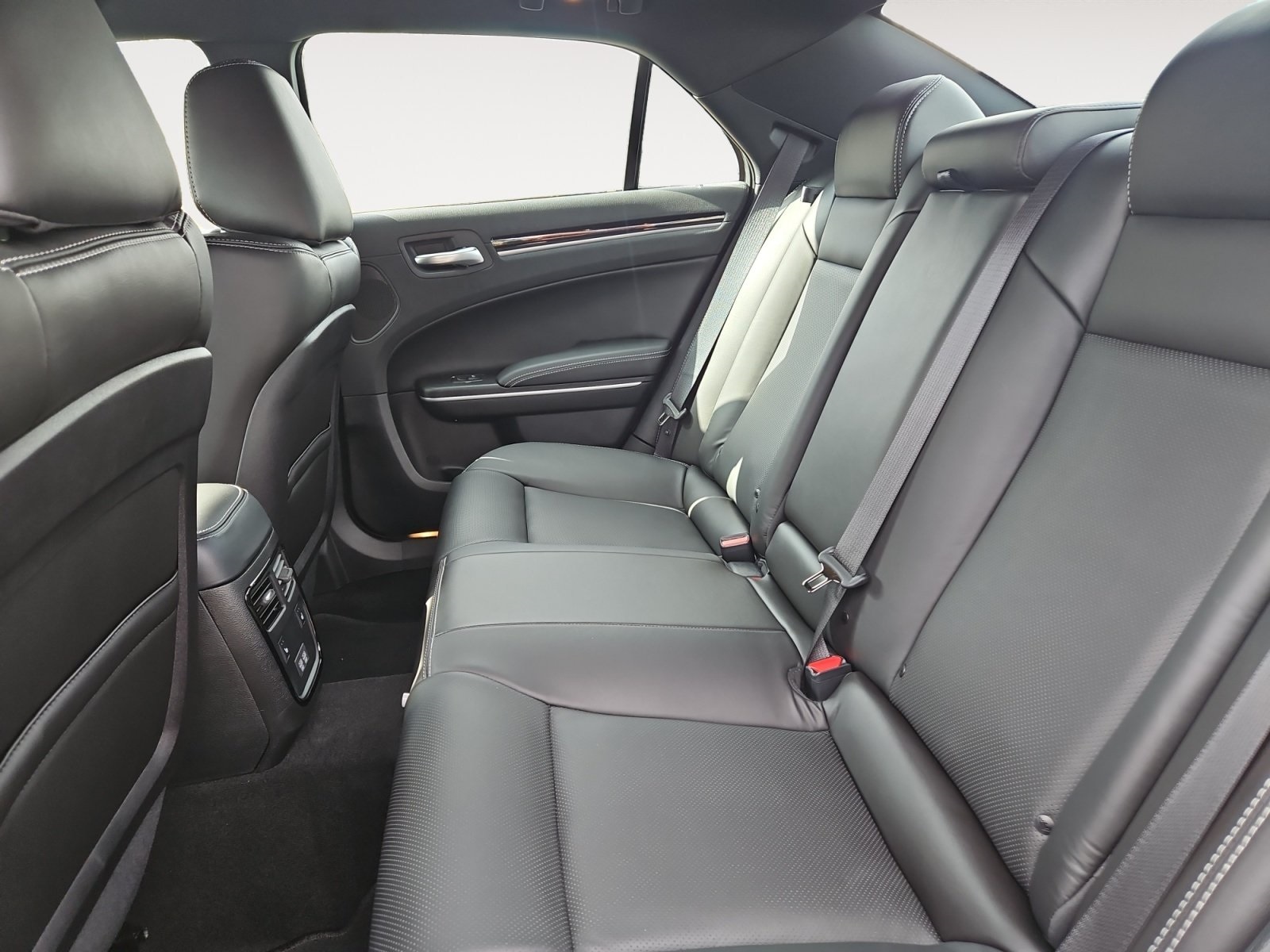 2023 Chrysler 300 S photo 13