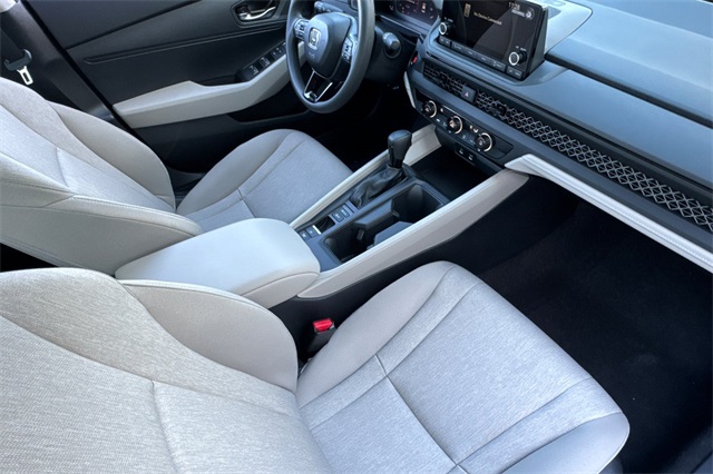 2025 Honda Accord LX photo 7