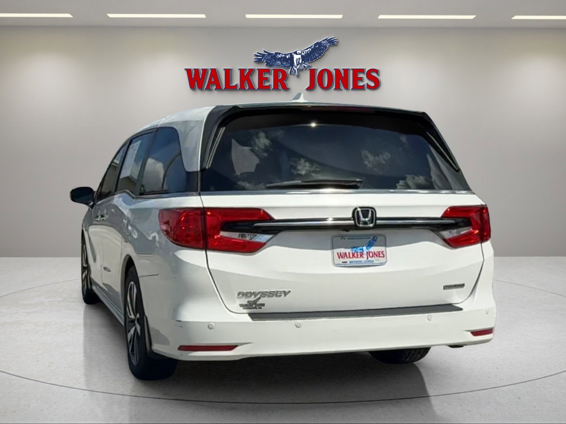 2023 Honda Odyssey Touring photo 3