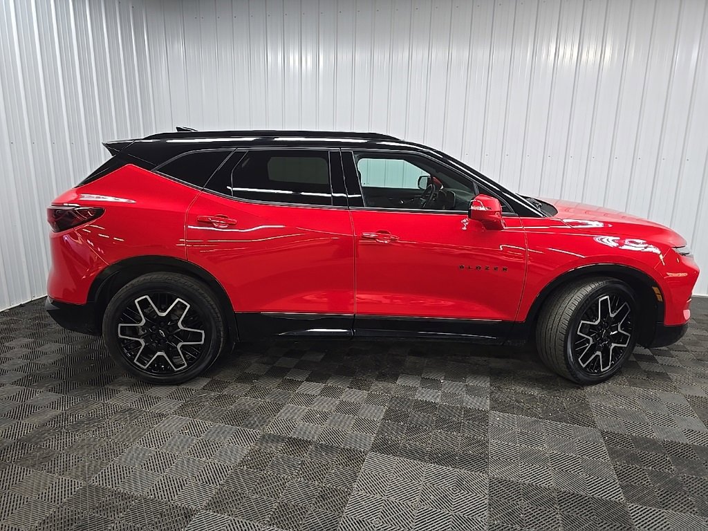 2023 Chevrolet Blazer RS photo 2