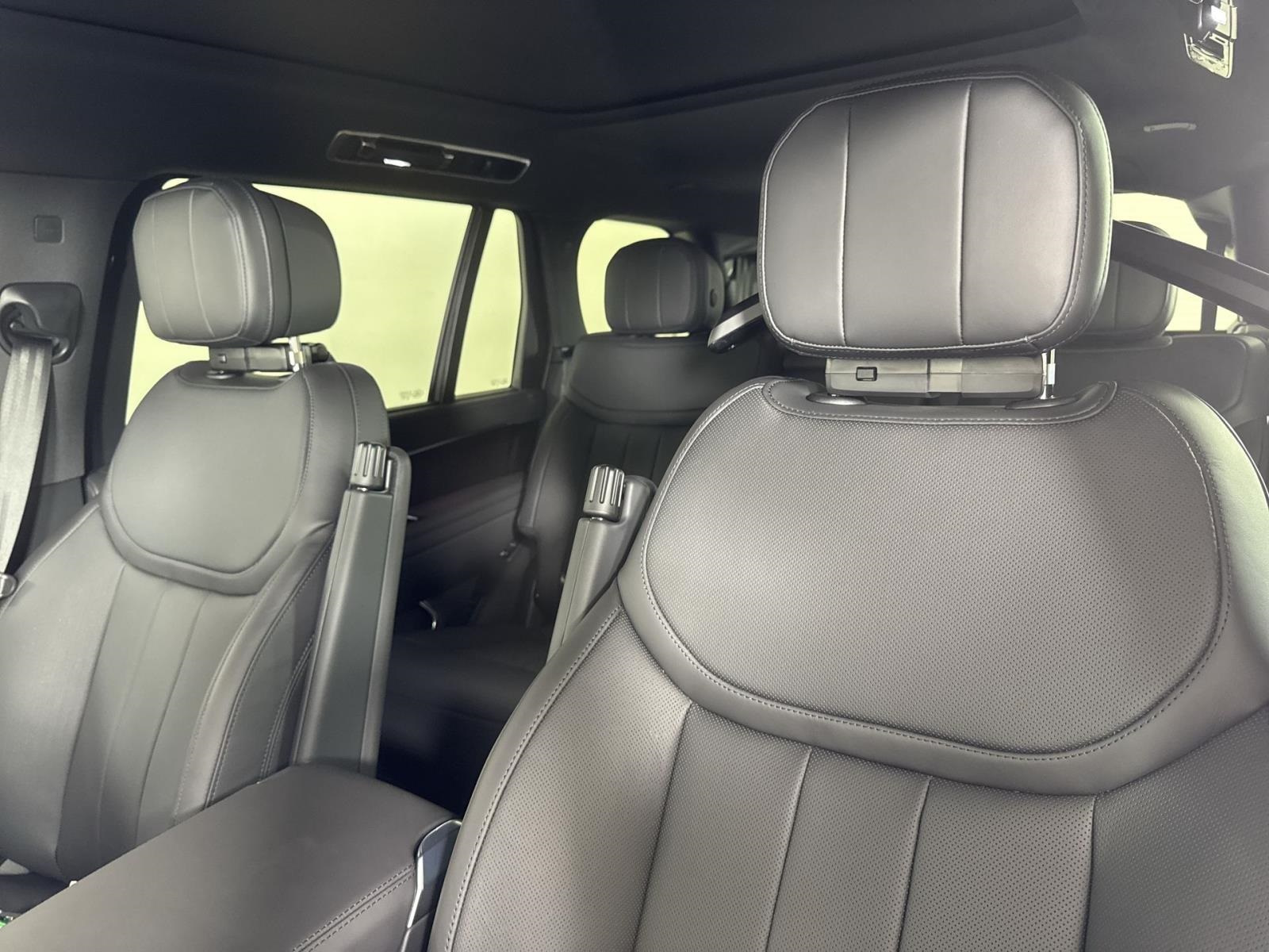 2025 Land Rover Range Rover SE photo 25