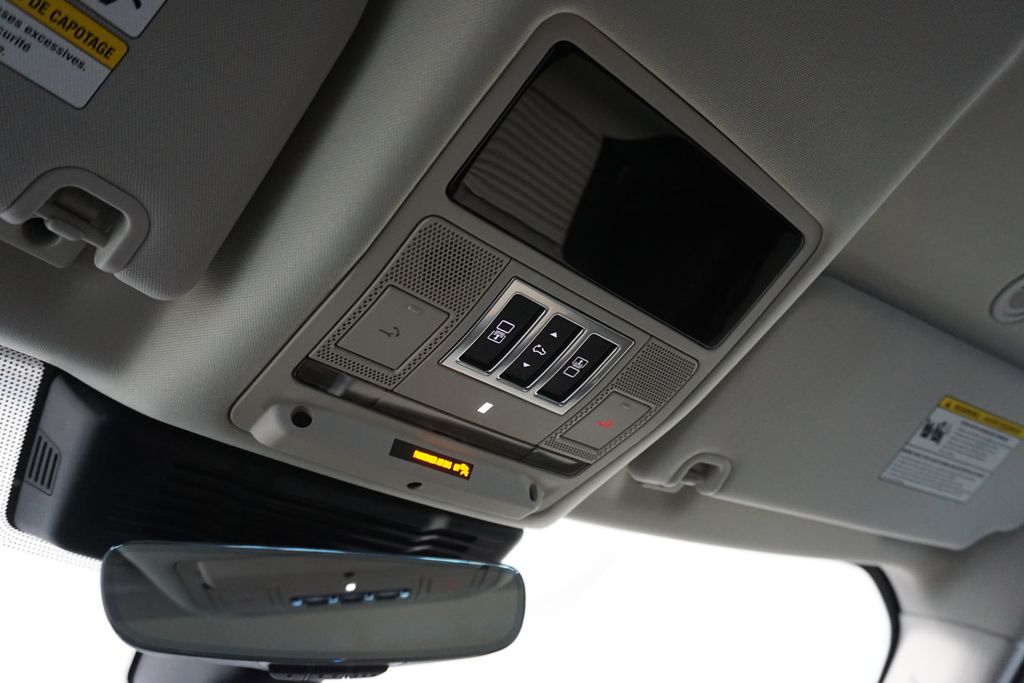 2025 Land Rover Discovery S photo 16