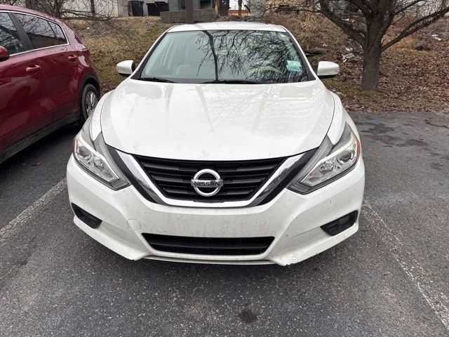 Used 2017 Nissan Altima SL with VIN 1N4AL3AP5HC232201 for sale in Hazard, KY