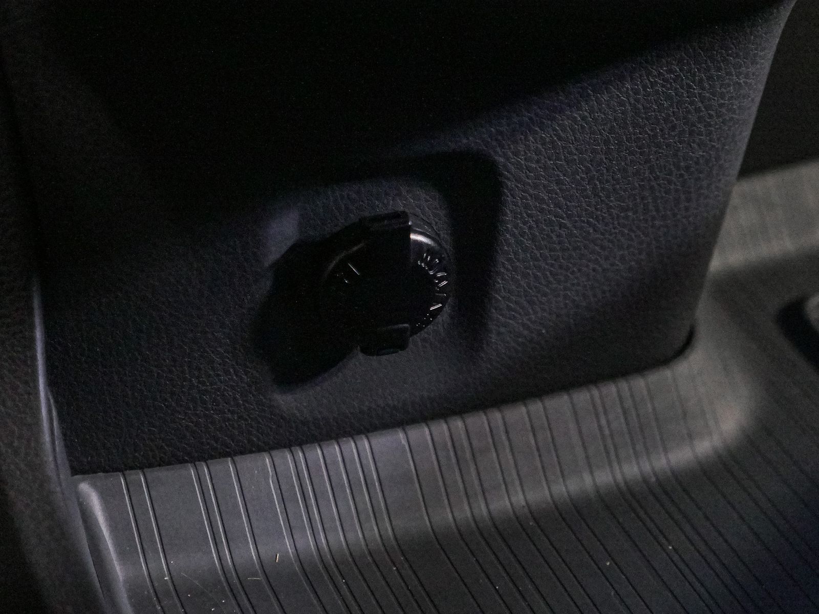 2024 Toyota Sienna XLE photo 31