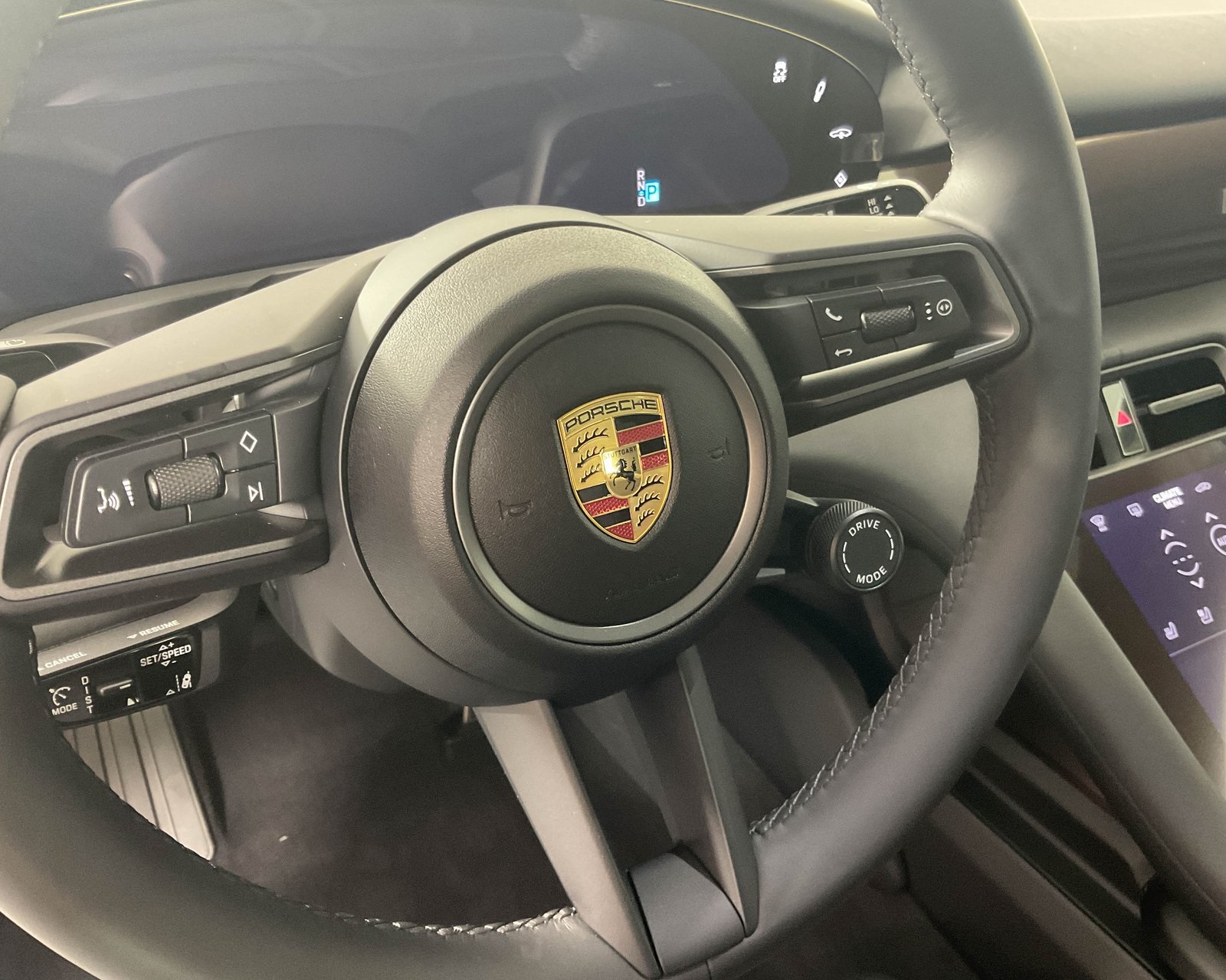 2025 Porsche Taycan 4 photo 16