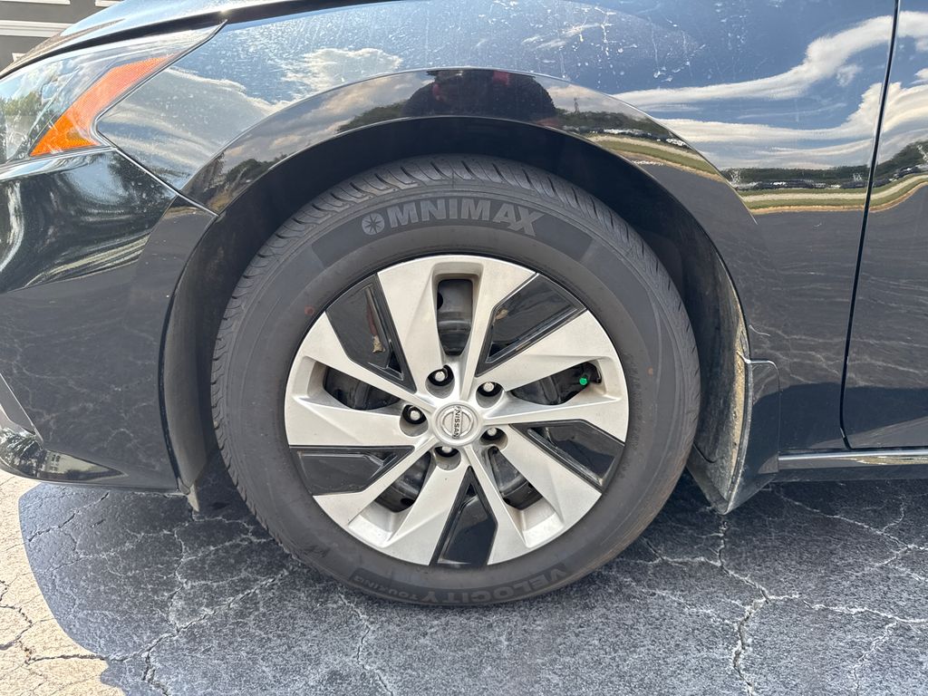 2022 Nissan Altima 2.5 S photo 9