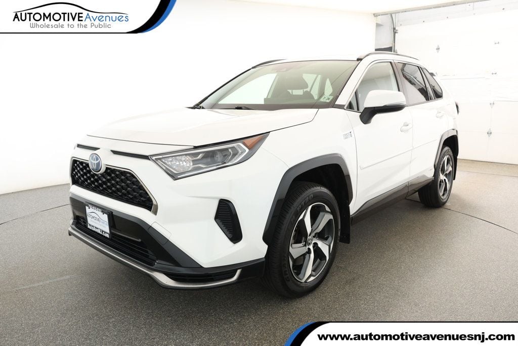 2021 Toyota RAV4 SE's photo