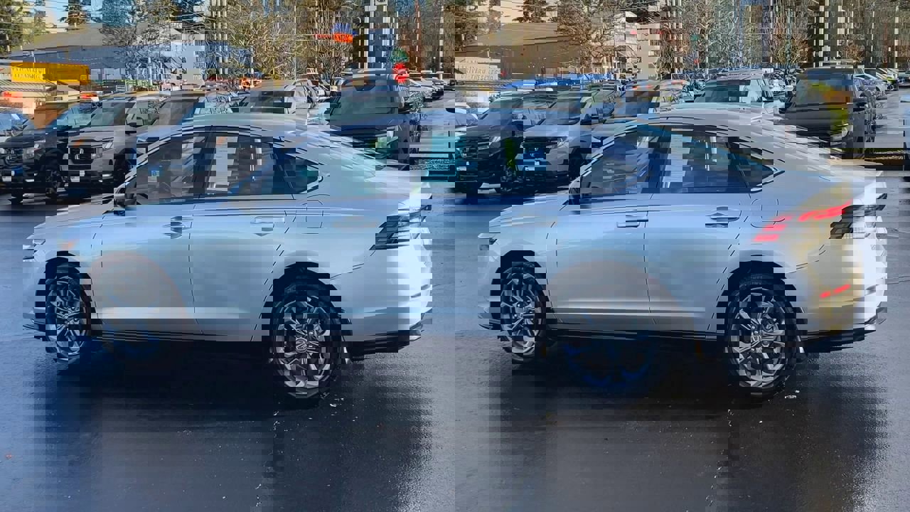 2025 Honda Accord LX photo 6