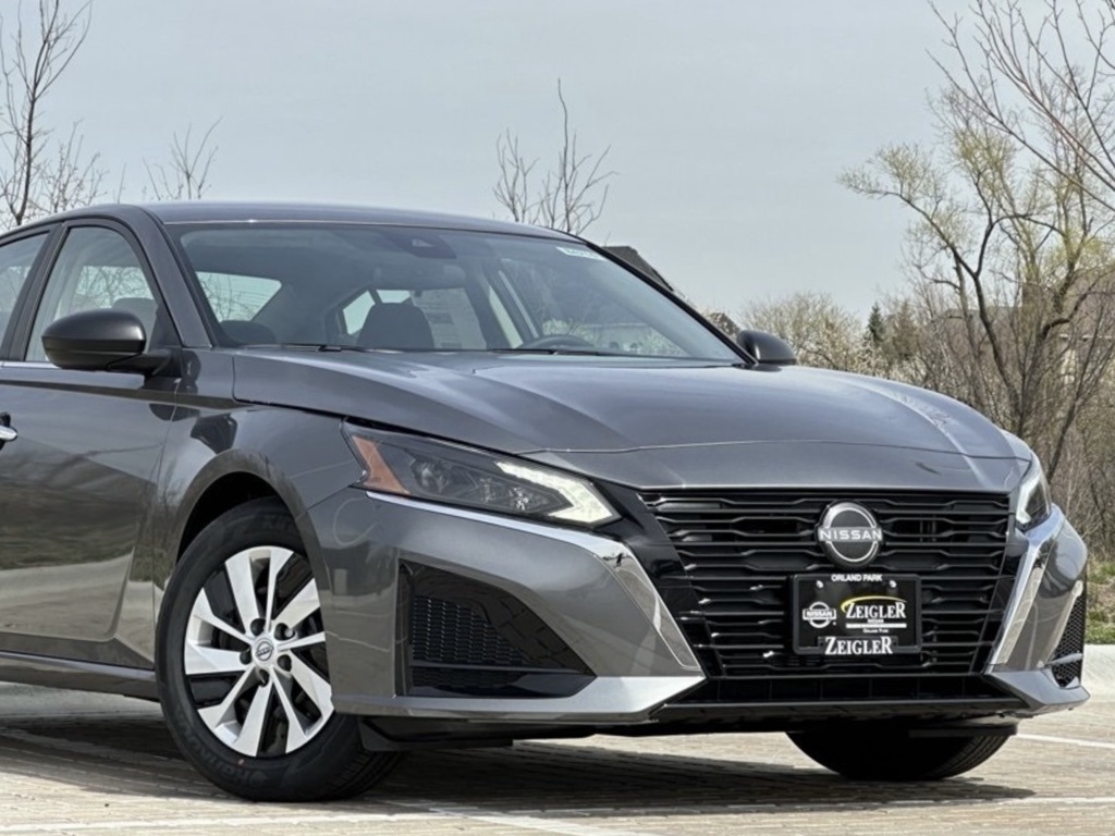 2025 Nissan Altima S photo 2