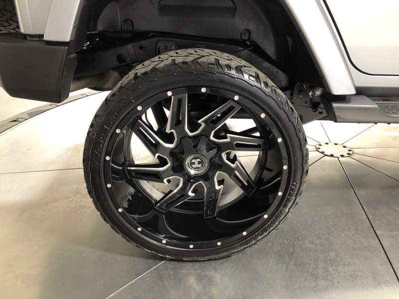 2016 Jeep Wrangler Unlimited Sahara photo 9