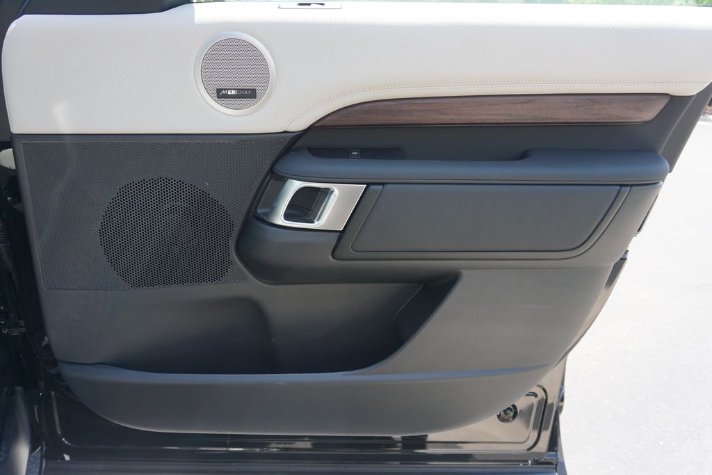 2025 Land Rover Discovery SE photo 21