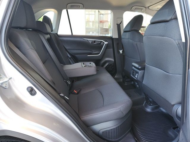 2025 Toyota RAV4 Hybrid LE photo 17
