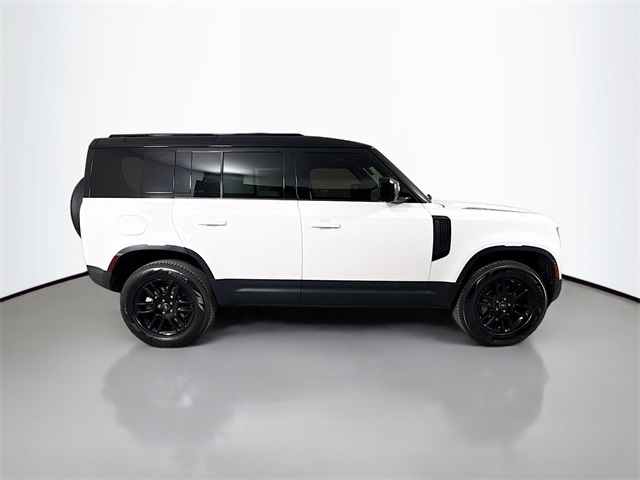 2025 Land Rover Defender 110 S photo 3