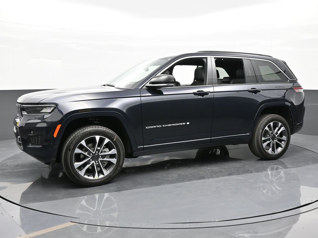 2024 Jeep Grand Cherokee Overland photo 2