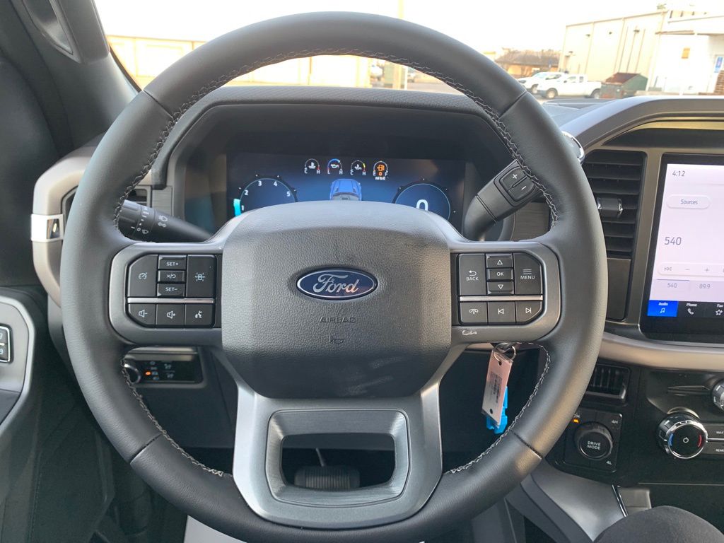 2025 Ford F-150 XLT photo 14