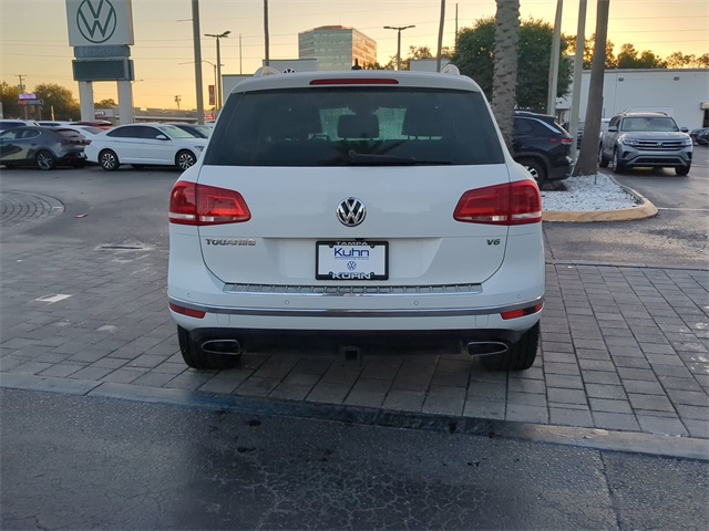 2016 Volkswagen Touareg FSI Sport Lux Executive photo 4