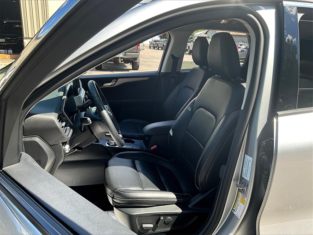 2022 Ford Escape SEL photo 9