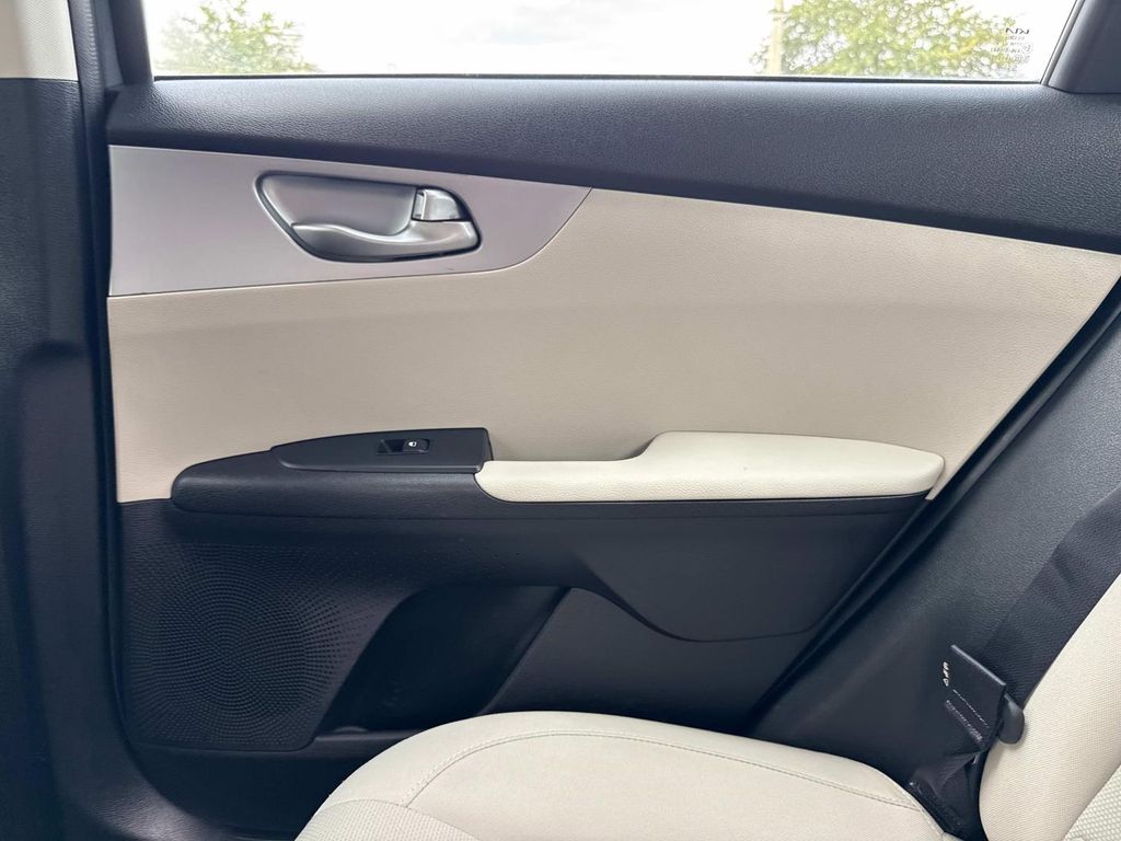 2022 Kia Forte LXS photo 14