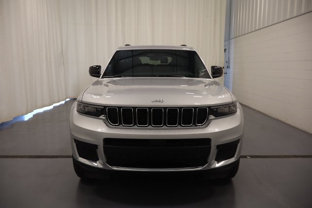 2025 Jeep Grand Cherokee Laredo photo 2