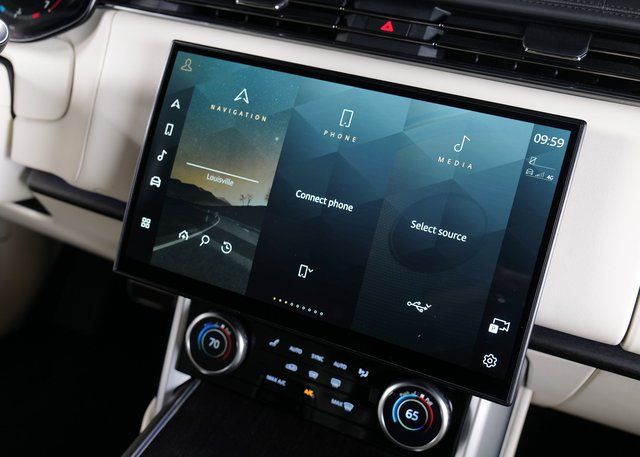 2023 Land Rover Range Rover SE photo 15