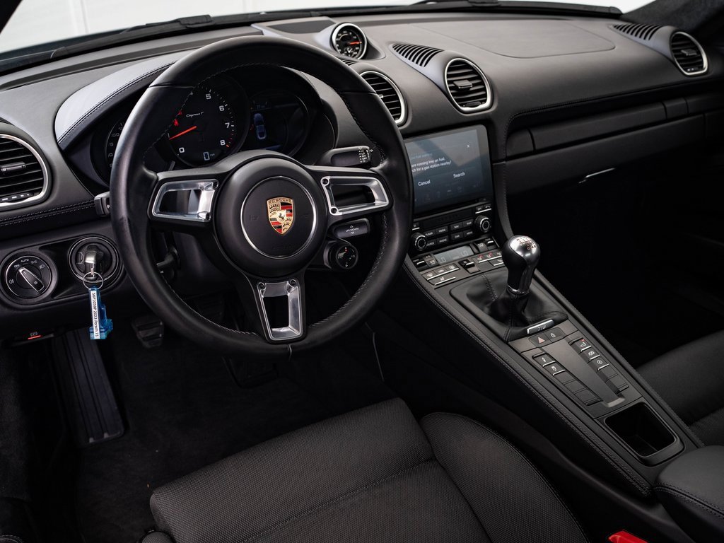 2023 Porsche Cayman T photo 4