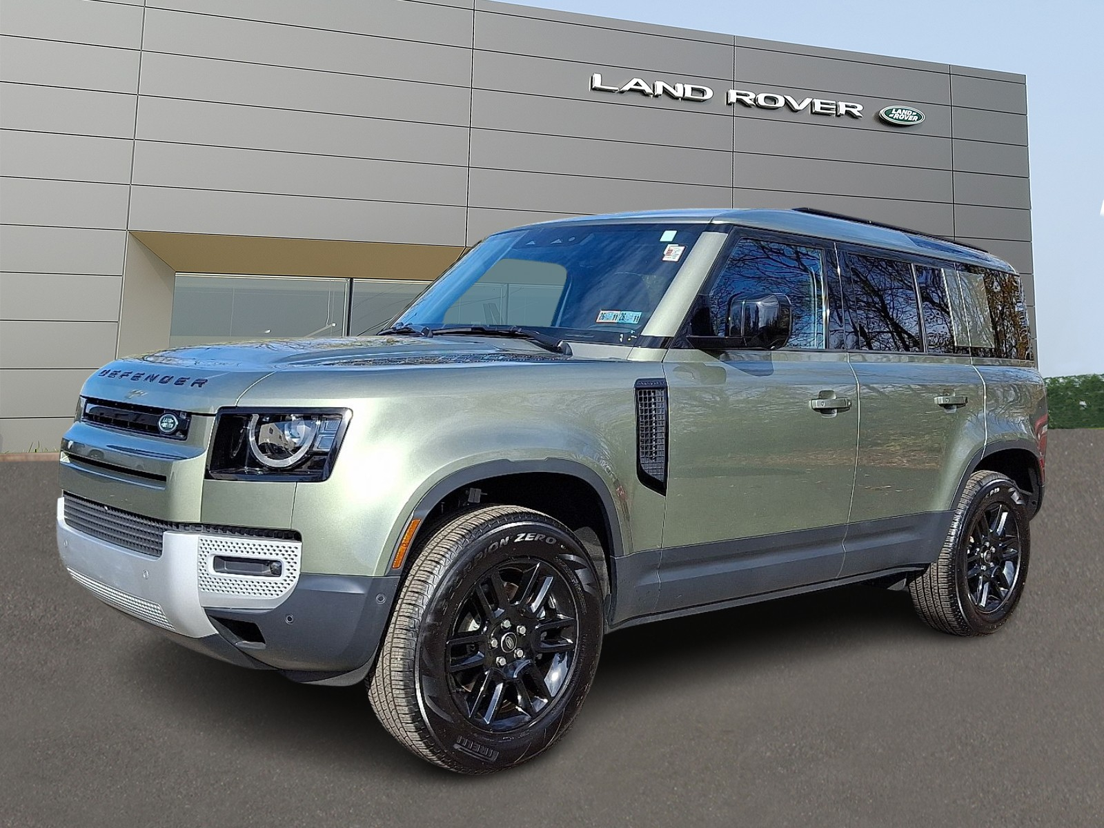 2025 Land Rover Defender S's photo