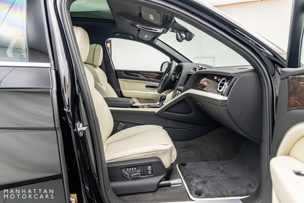 2024 Bentley Bentayga EWB photo 25