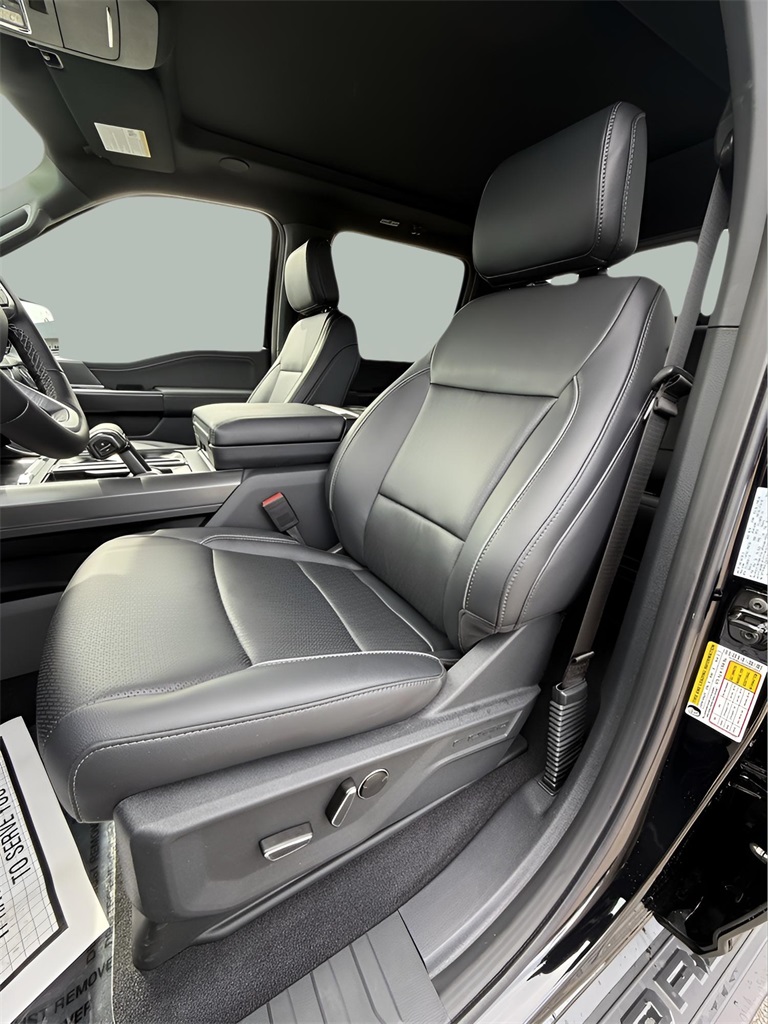 2025 Ford F-150 Lariat photo 16