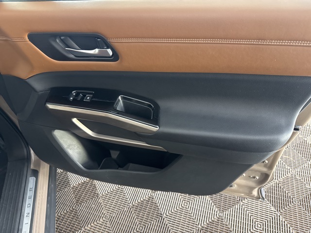2023 Nissan Pathfinder Platinum photo 19