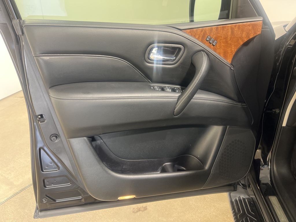 2019 Infiniti QX80 Luxe photo 9