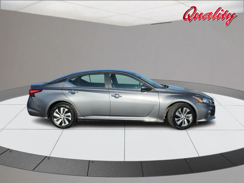 Used 2021 Nissan Altima S with VIN 1N4BL4BVXMN318089 for sale in Alton, IL