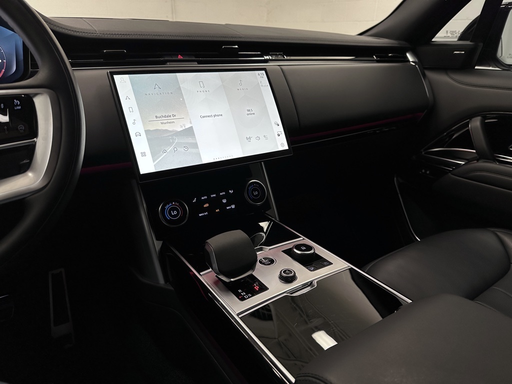 2023 Land Rover Range Rover SE photo 28