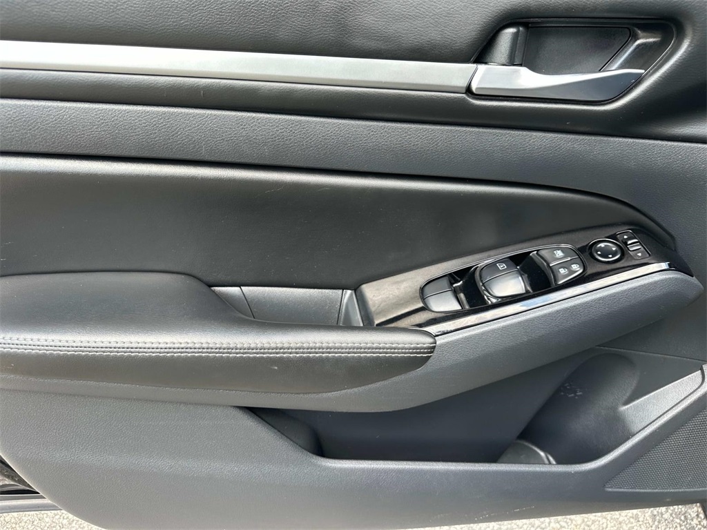 2023 Nissan Altima 2.5 SV photo 25