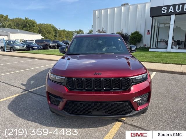 2023 Jeep Grand Cherokee Laredo Altitude photo 2