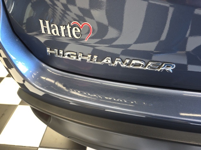 2015 Toyota Highlander LE Plus photo 2