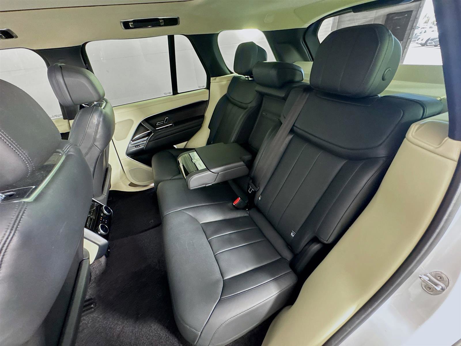 2023 Land Rover Range Rover SE photo 20