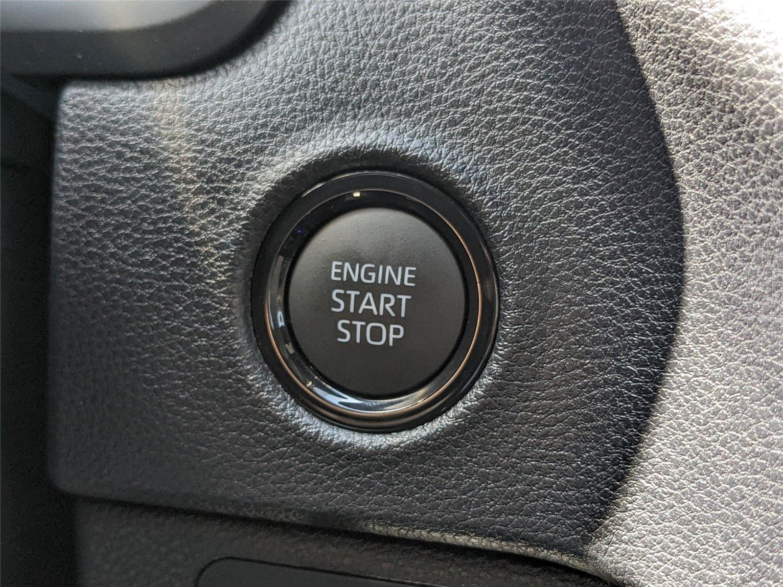 2025 Toyota Tundra SR5 CrewMax photo 18