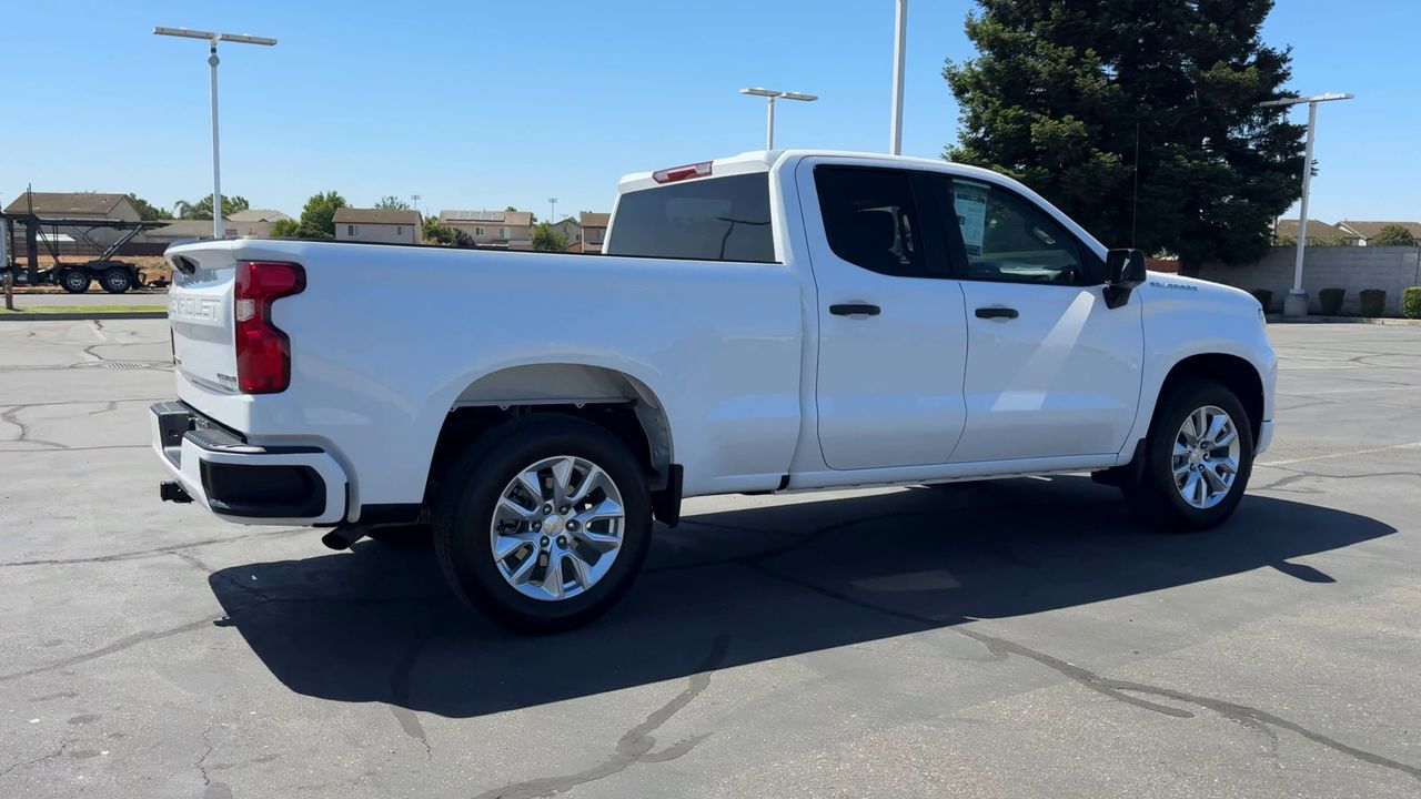 2025 Chevrolet Silverado 1500 Custom photo 4