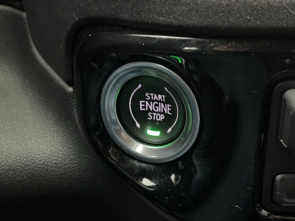 2022 Chevrolet Silverado 1500 LTZ photo 2