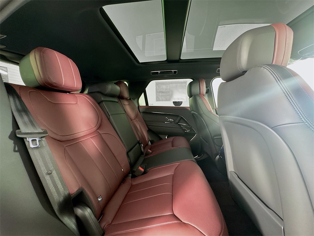 2025 Land Rover Range Rover Sport SE photo 25