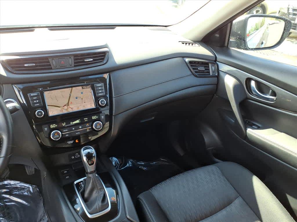 2020 Nissan Rogue SV photo 15
