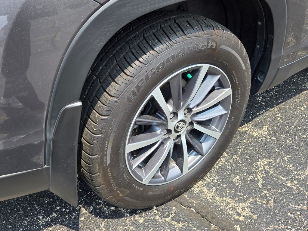 2019 Toyota Highlander XLE photo 12