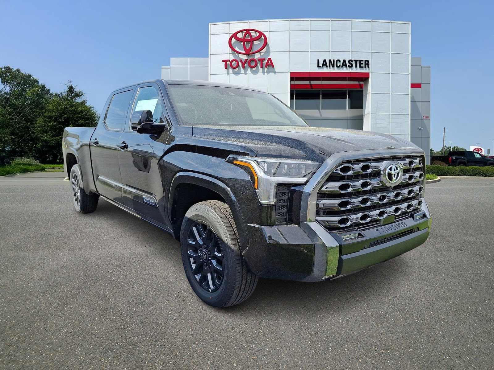 2025 Toyota Tundra Platinum's photo