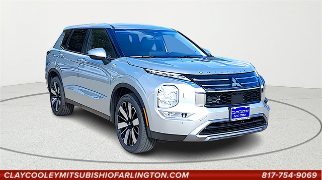 2026 Mitsubishi Outlander SE's photo